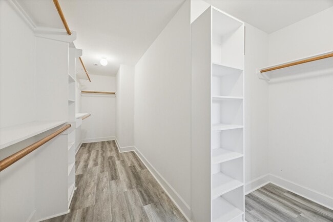 Building Photo - 701 E 40th St