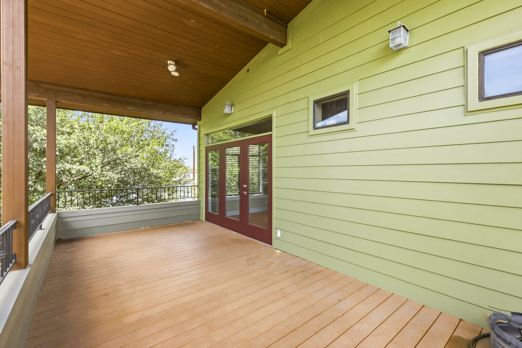 Balcony - 1415 W 51st St