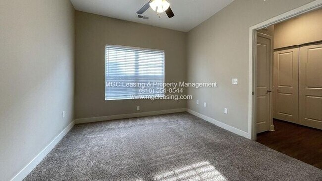 Building Photo - 2 Bedroom Luxury Apartment in the Northland of KCMO
