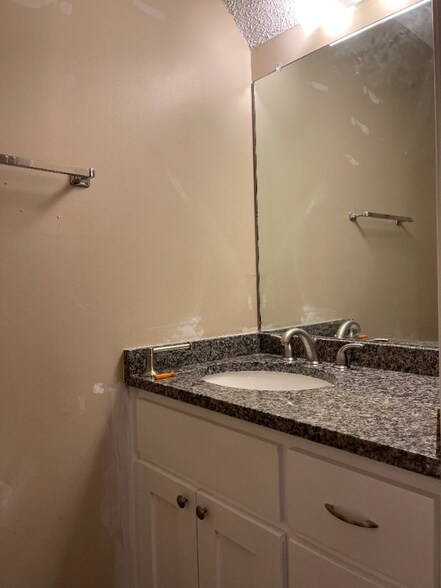 Building Photo - 1226 Baylor Ave