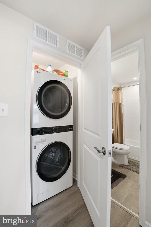 Building Photo - 10501 John Glenn St