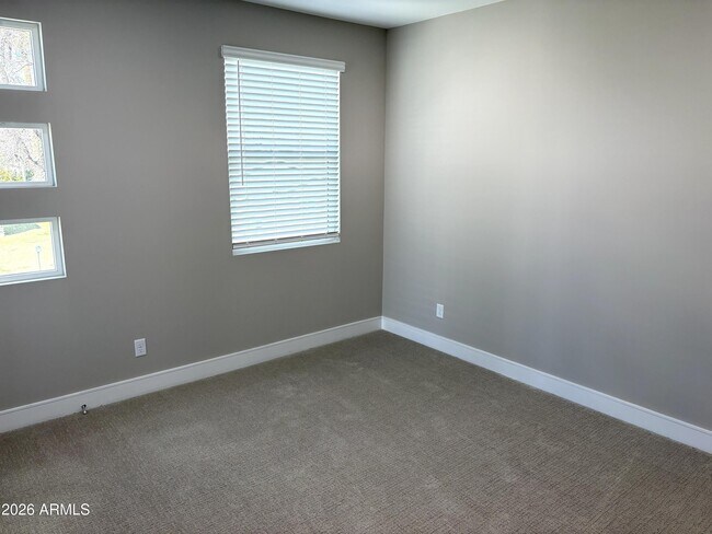 Building Photo - 1019 E Pasadena Ave