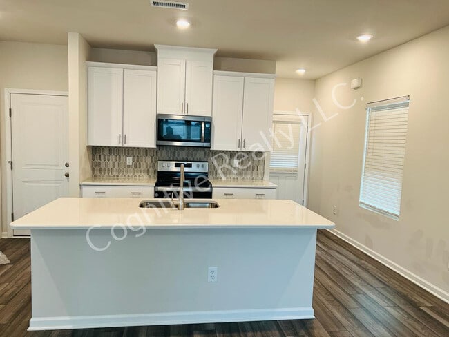 Building Photo - 280 Brook Farm Ln