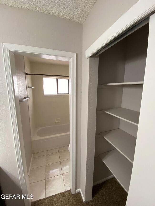 Building Photo - 6721 El Parque Dr