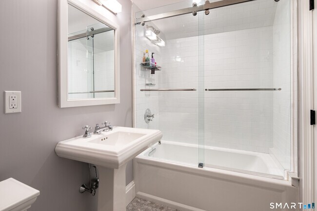 Building Photo - 187 Dolphin Cove Quay