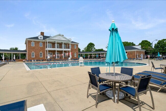 Building Photo - Charming 3-Bed/3.5 Bath Townhouse with 211...