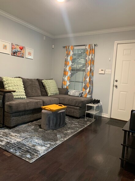 Building Photo - 407 E 45th St #116