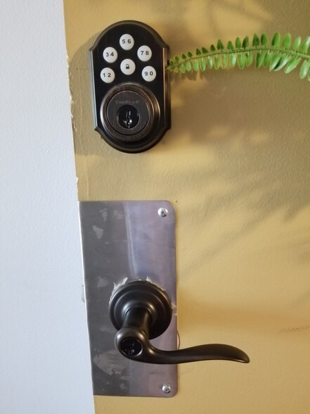 Key & Code accessible door - 700 7th St SW