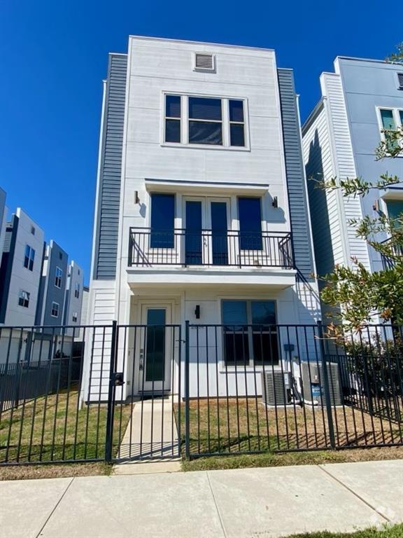 Building Photo - 2614 Bastrop St
