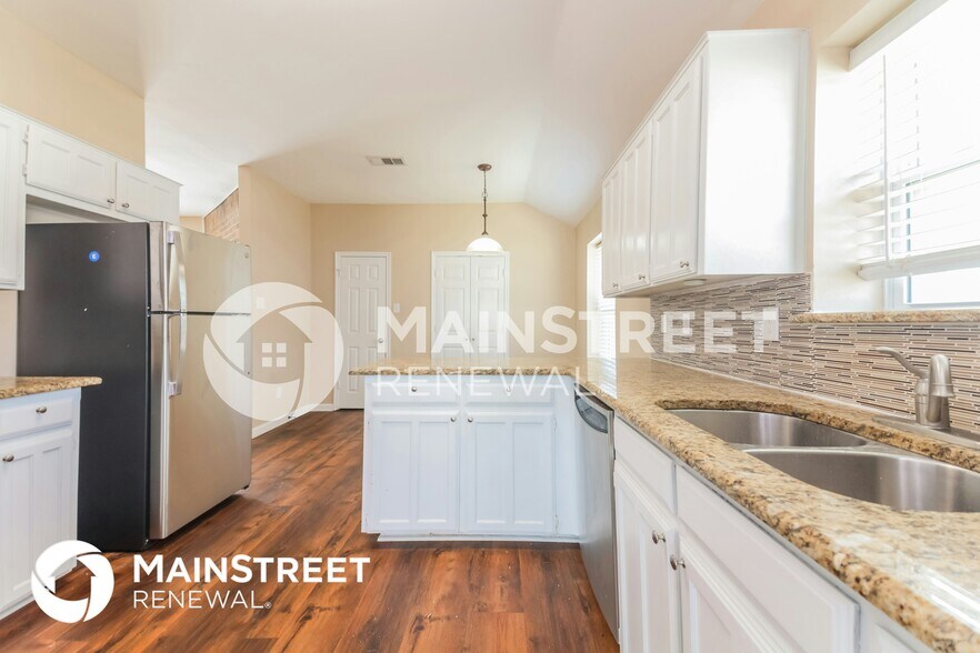 Building Photo - 9306 Chimneywood Dr