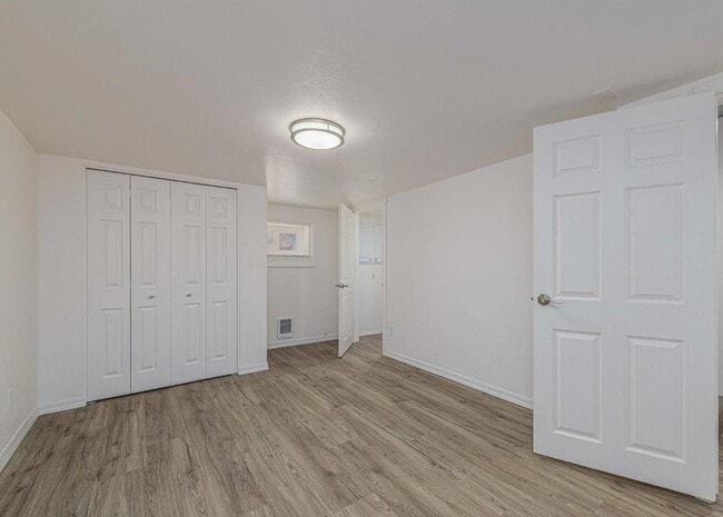 Building Photo - 266 NW Riverside Blvd