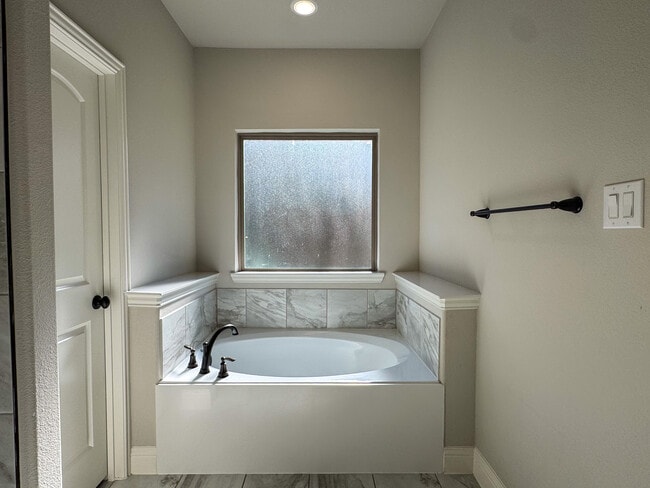 Building Photo - 7836 Cottonwood Dr