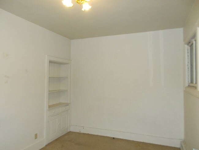 Building Photo - 809 1/2 N.A. Street