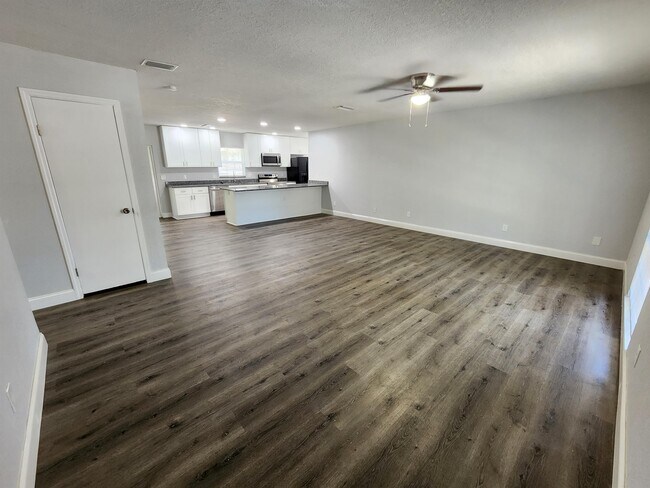 Building Photo - 606 Woodhill Ct