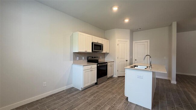 Building Photo - 17039 Oak Rdg Cir