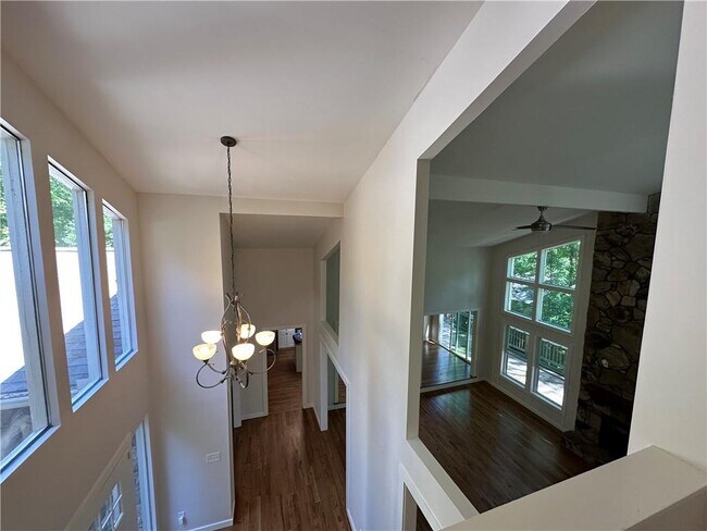 Building Photo - 645 Mt Victoria Pl