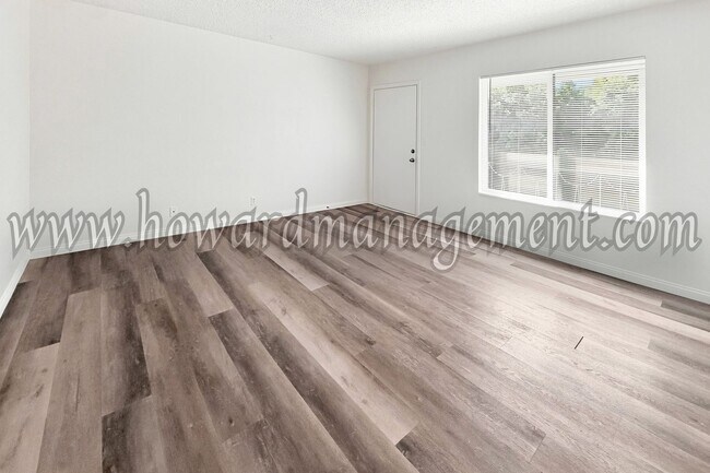Building Photo - 4124 Grandview