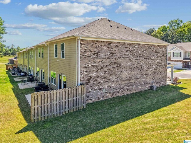 Building Photo - 501 Polo Way