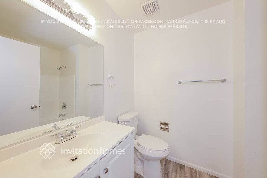 Building Photo - 4228 W Mission Ln