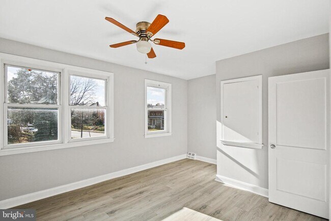 Building Photo - 165 Hampshire Rd