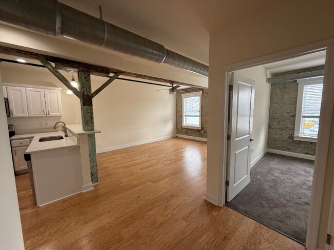 Building Photo - 883 Broadway