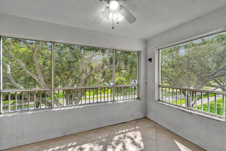 Building Photo - 1255 SW 46th Ave