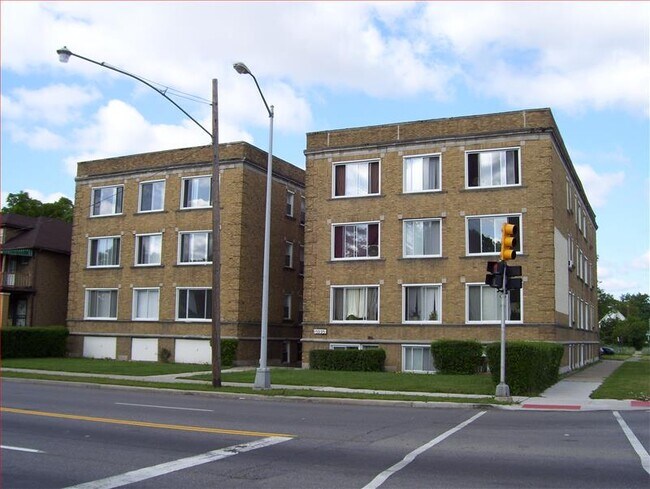 Building Photo - 15395 Linwood St
