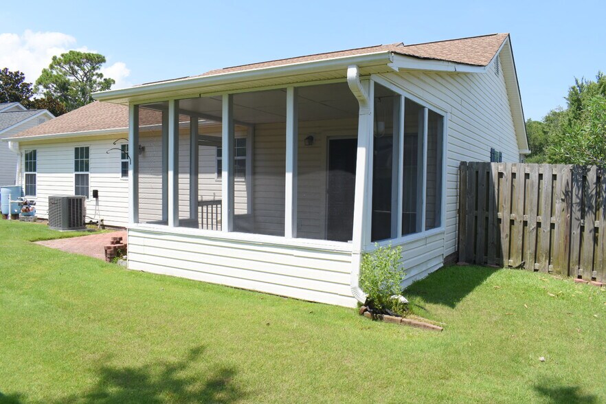 Building Photo - 4824 Weybridge Ln