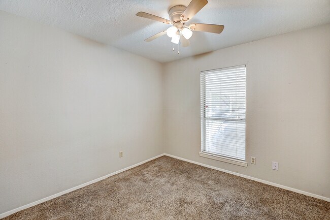 Building Photo - 4907 Quail Hollow Dr