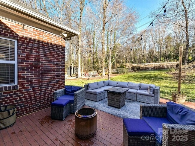 Building Photo - 6915 Pleasant Dr