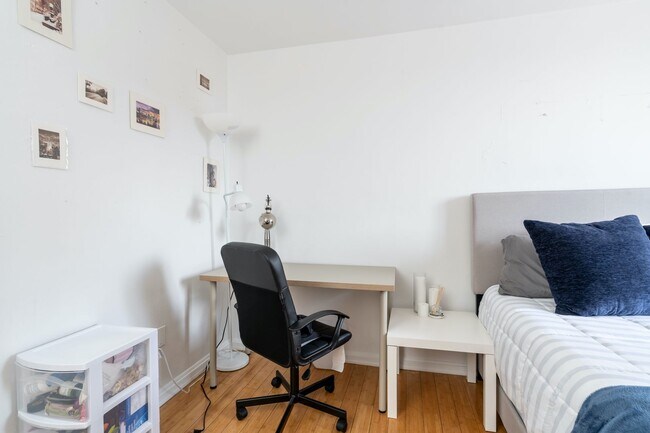 Building Photo - Sunny 2 BR at Claridge House Coop