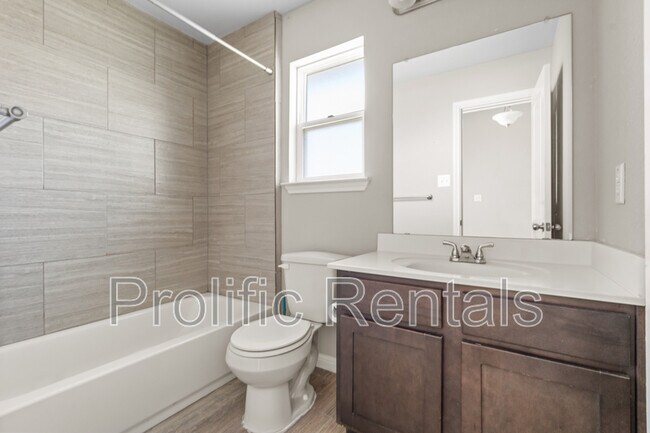Building Photo - 6117 Verde Dr