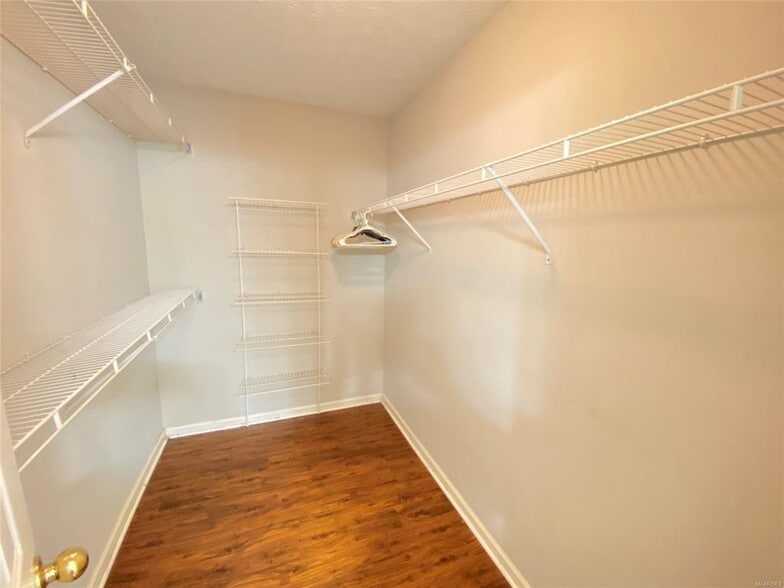 Building Photo - 1907 Woodrun Dr
