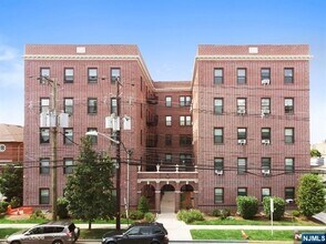 Building Photo - 855 Broad B2