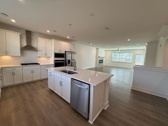 Building Photo - 3BR/3.5BA 3-Story Townhome w/ Quartz + W/D in Decatur