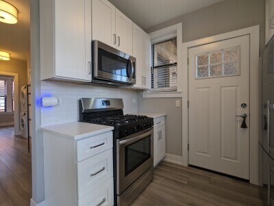 Building Photo - 3937 N Janssen Ave