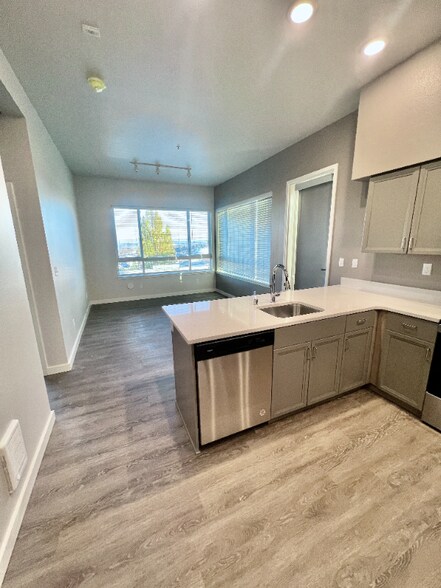 Building Photo - 2330 Yakima Ct