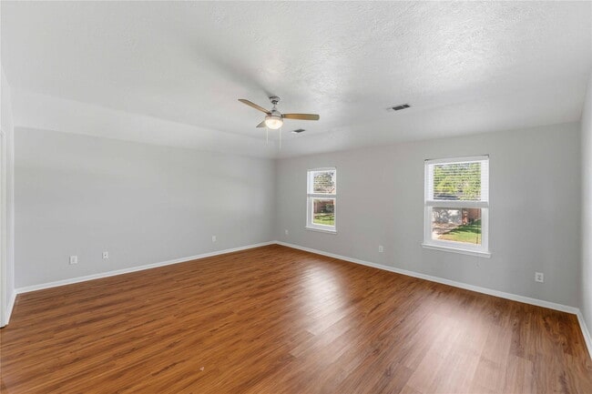 Building Photo - Glenwood Drive, Pearland, TX 77584 - 4 BR 2.5 BA single-family home