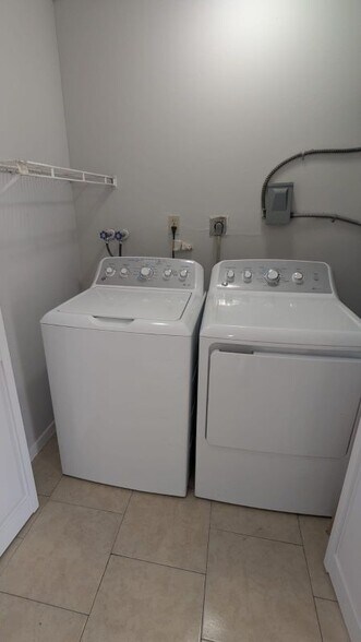 Building Photo - 4755 Orleans Ct