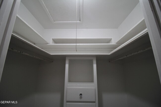 Building Photo - 317 Thunderbird Dr