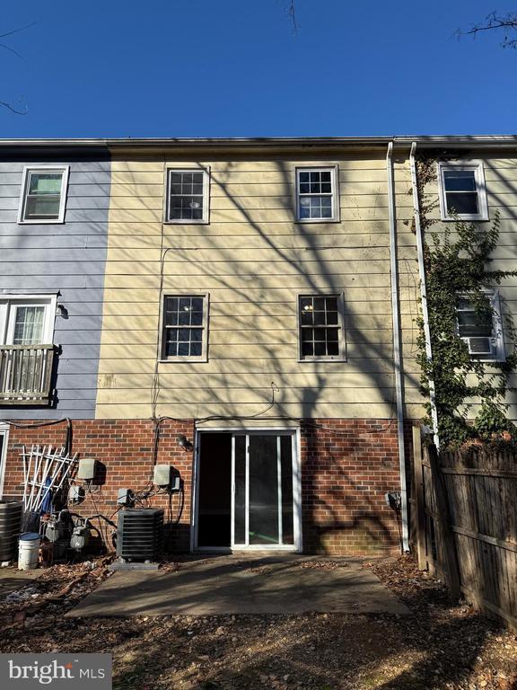 Building Photo - 534 Olde Greenwich Cir