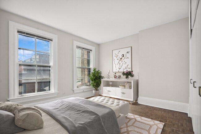 Building Photo - 545 W Belden Ave