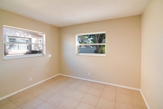 Building Photo - 8524 NW 57th Ct