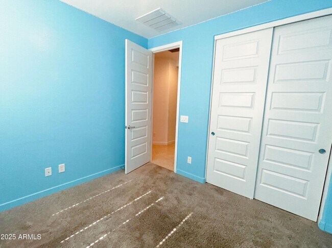 Building Photo - 2239 W Donner Dr