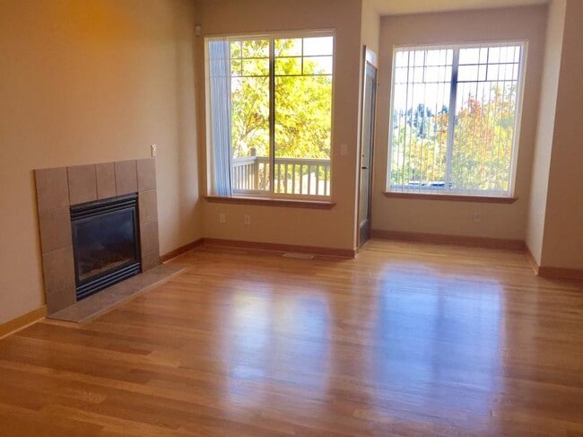 Building Photo - 3 bedroom in Seattle WA 98115