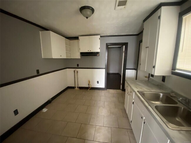 Building Photo - 3577 Whiting Ave