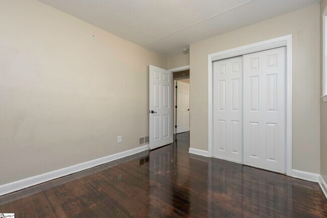 Building Photo - 142 Westover Dr