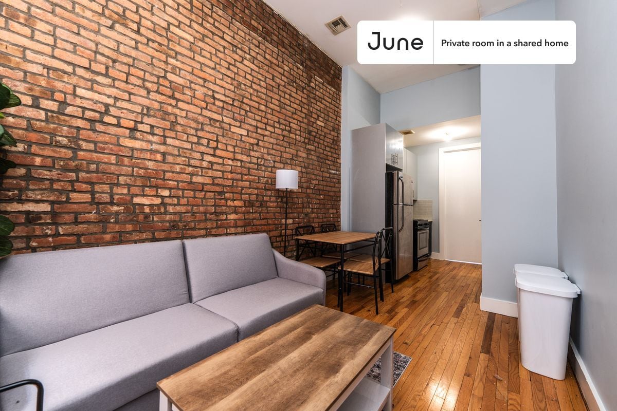 Building Photo - Room in Shared 3 bed/1 bath home