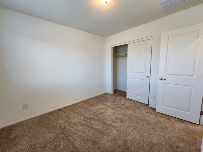 Building Photo - Spring Valley close to Restaurants and Shopping