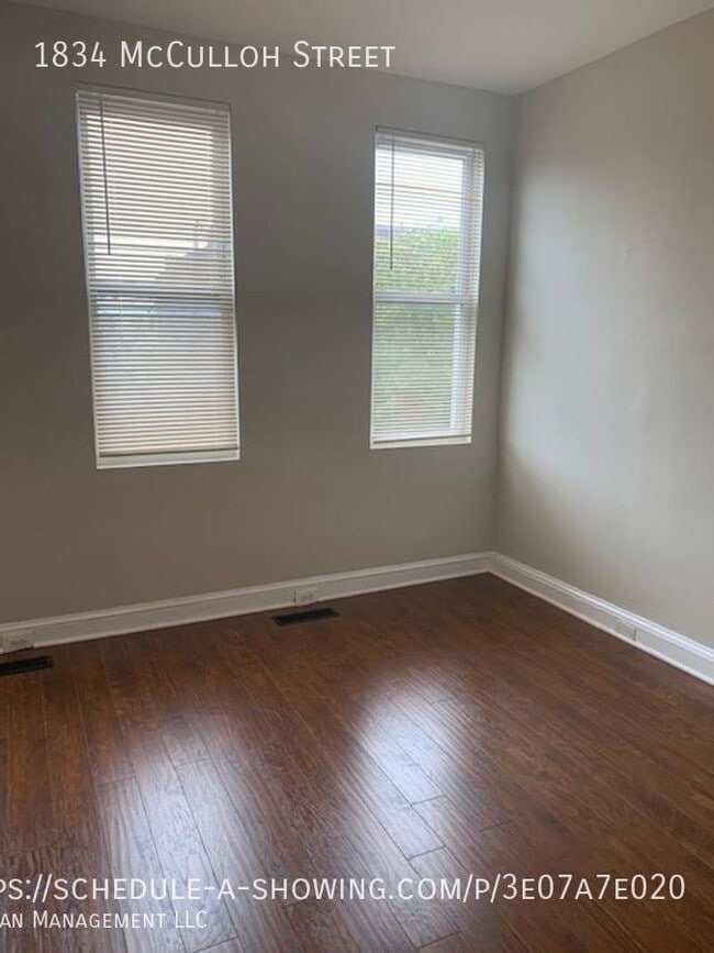 Building Photo - Enormous Rowhome in Madison Park - Close t...